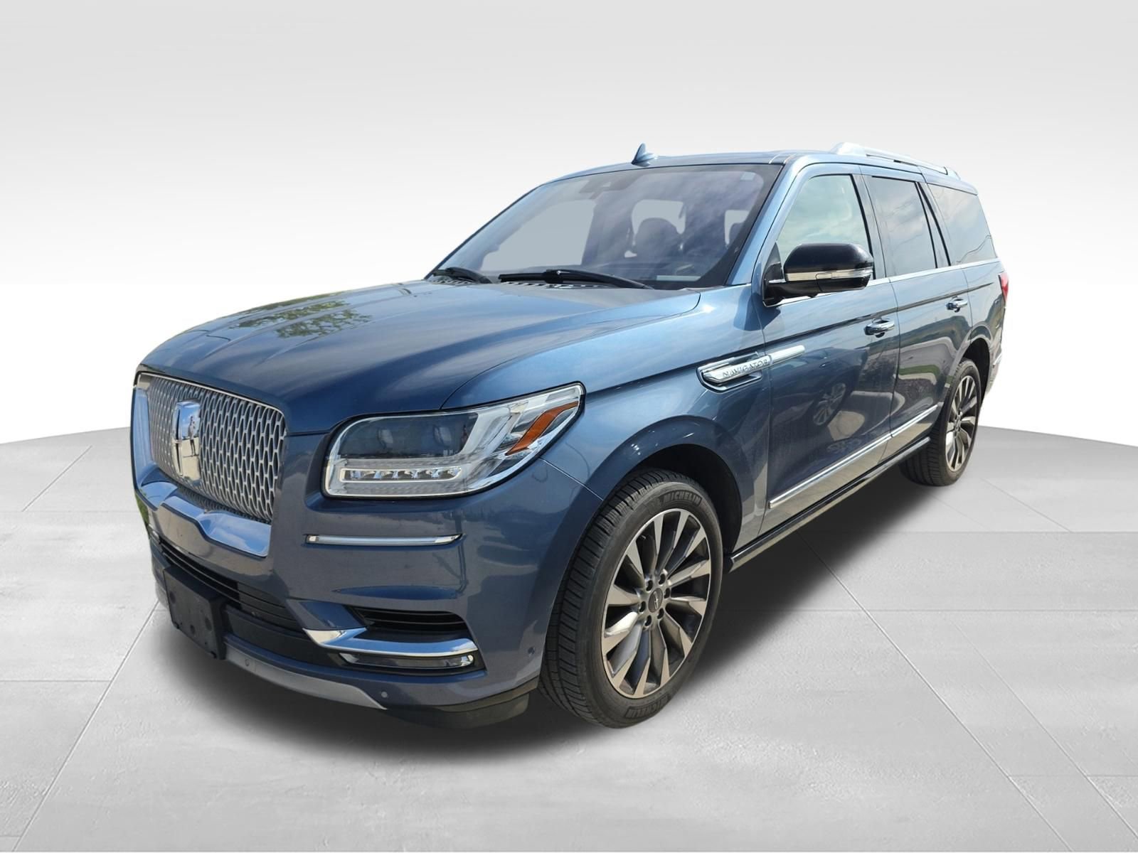 Used 2018 Lincoln Navigator Select w/ Technology Package RWD image 1