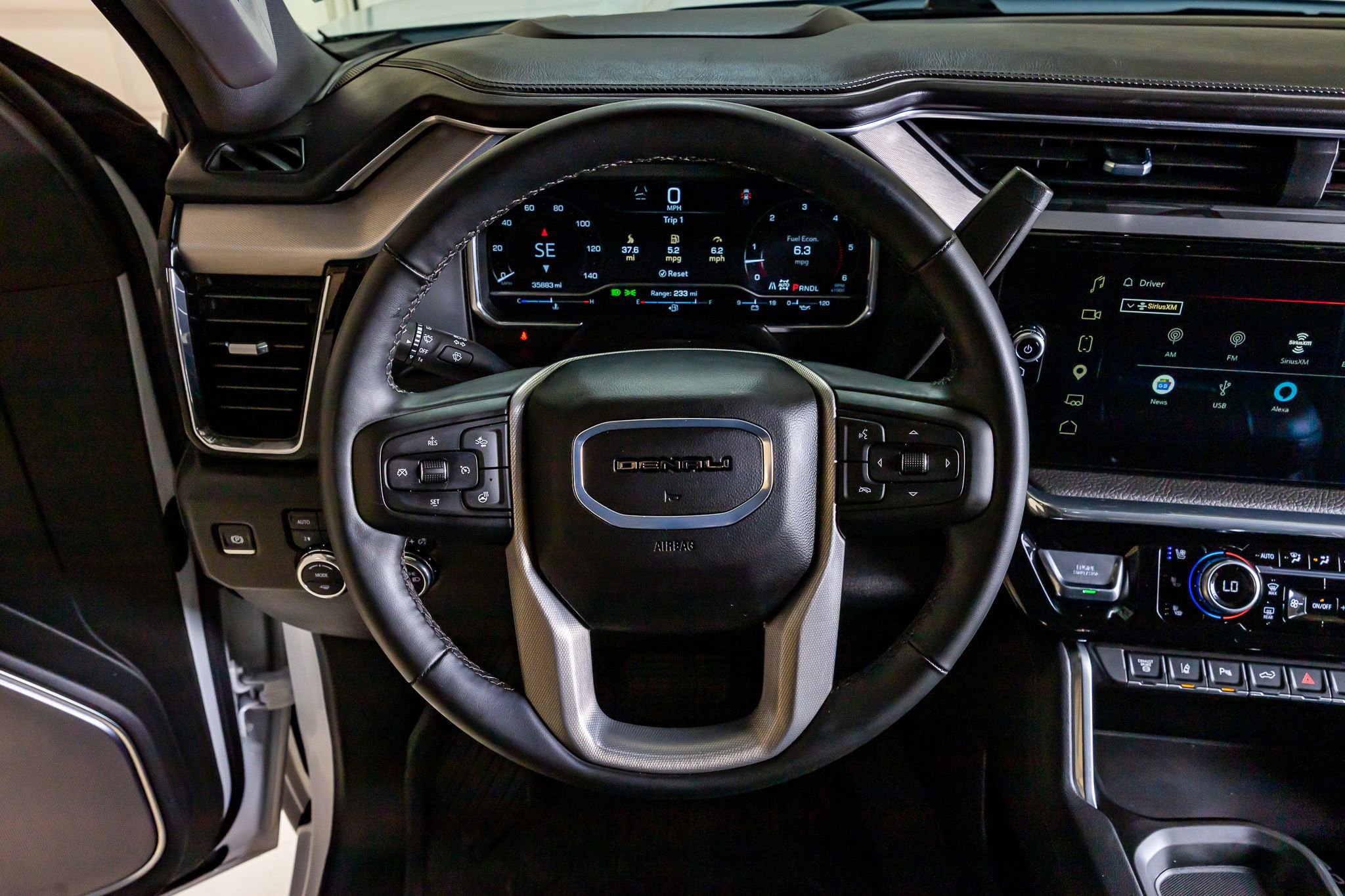 Used 2024 GMC Sierra 2500 Denali w/ Denali Reserve Package AWD/4WD image 19