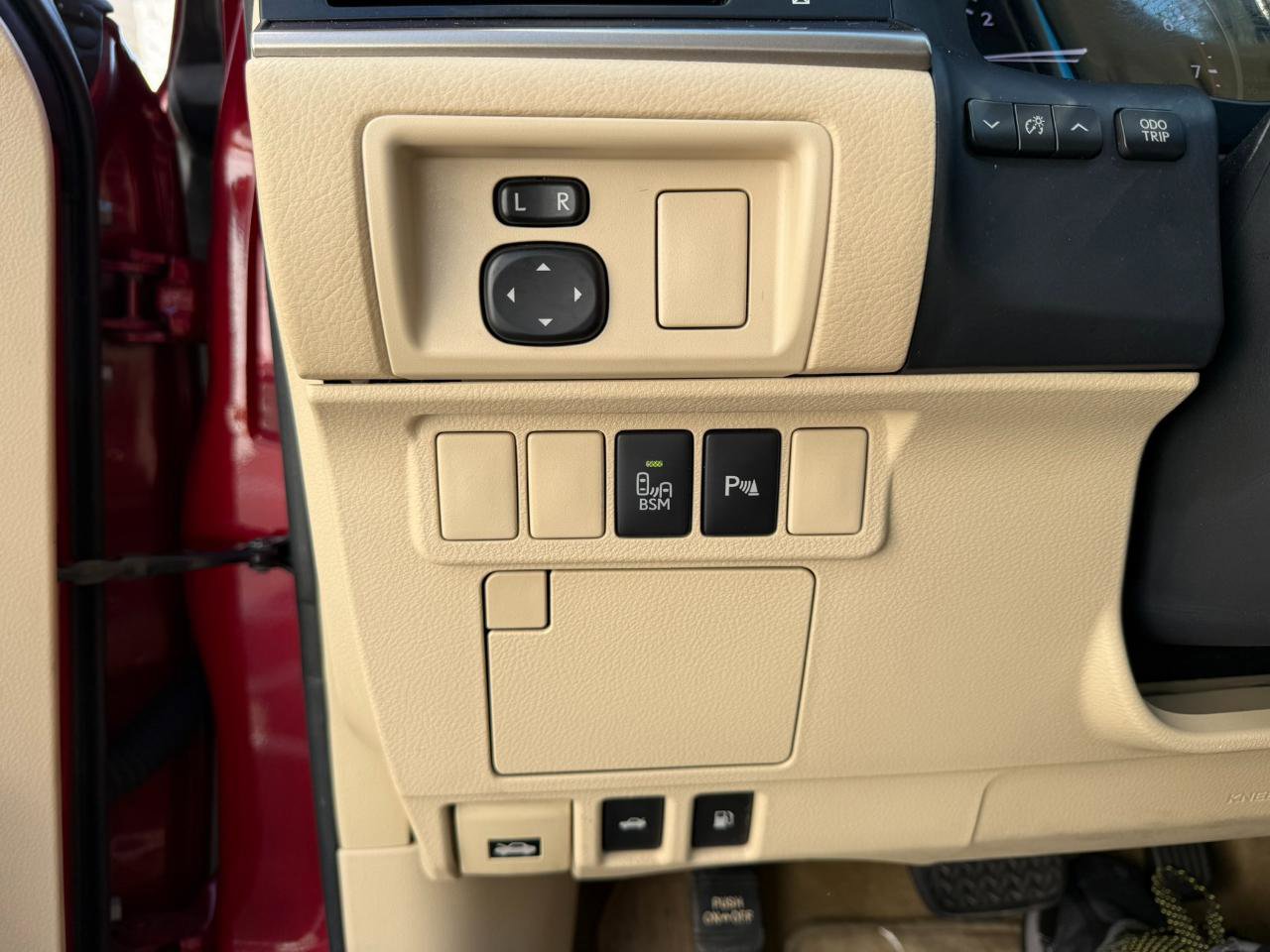 Used 2014 Lexus ES 350 w/ Luxury Package FWD image 30