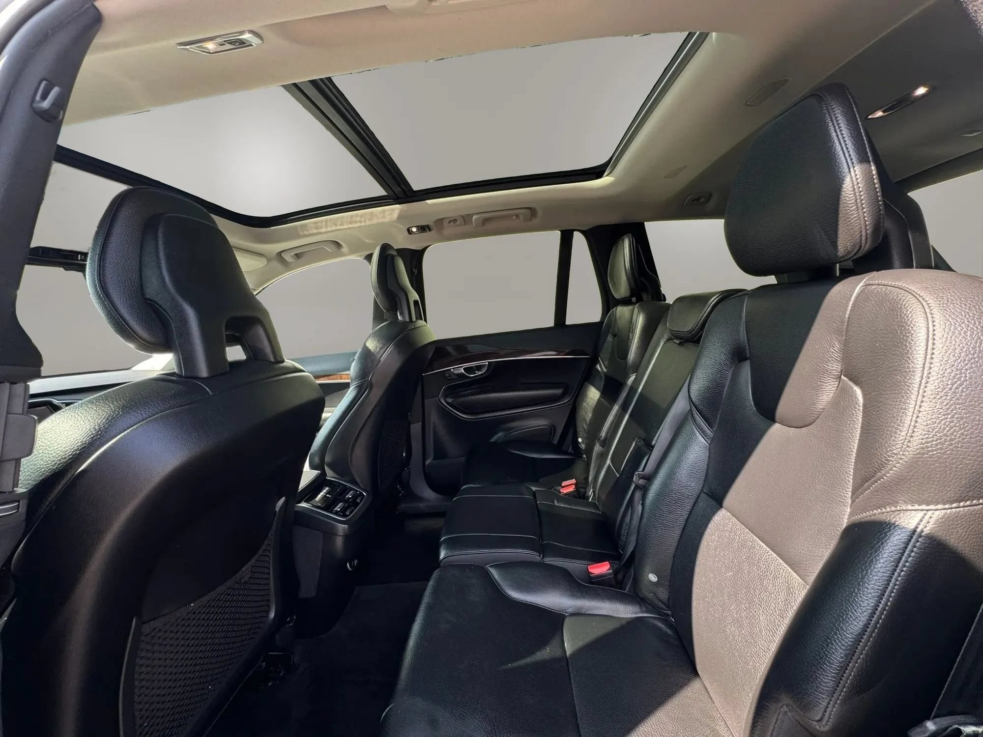 Used 2017 Volvo XC90 T6 Momentum w/ Vision Package AWD/4WD image 13