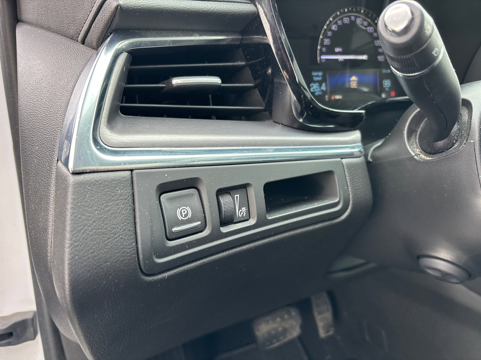 Used 2018 Cadillac XT5 Luxury w/ LPO, Black Ice Package image 14