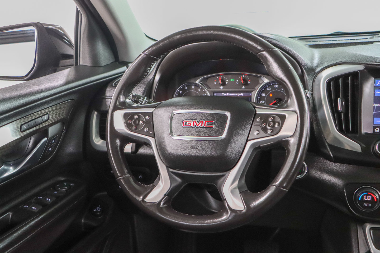 Used 2022 GMC Terrain SLT w/ Infotainment Package II AWD/4WD image 12