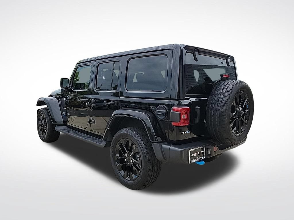 Used 2022 Jeep Wrangler Unlimited Sahara w/ Cold Weather Group AWD/4WD image 3