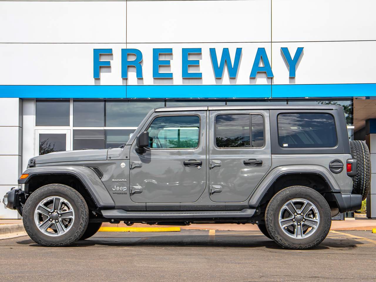 Used 2019 Jeep Wrangler Unlimited Sahara AWD/4WD image 2