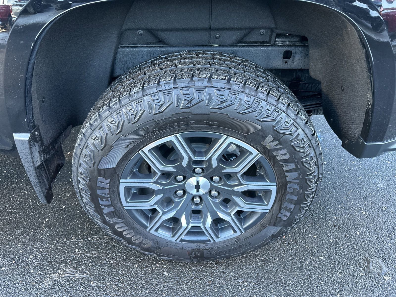 Used 2023 Chevrolet Colorado Z71 w/ Z71 Convenience Package 2 image 10