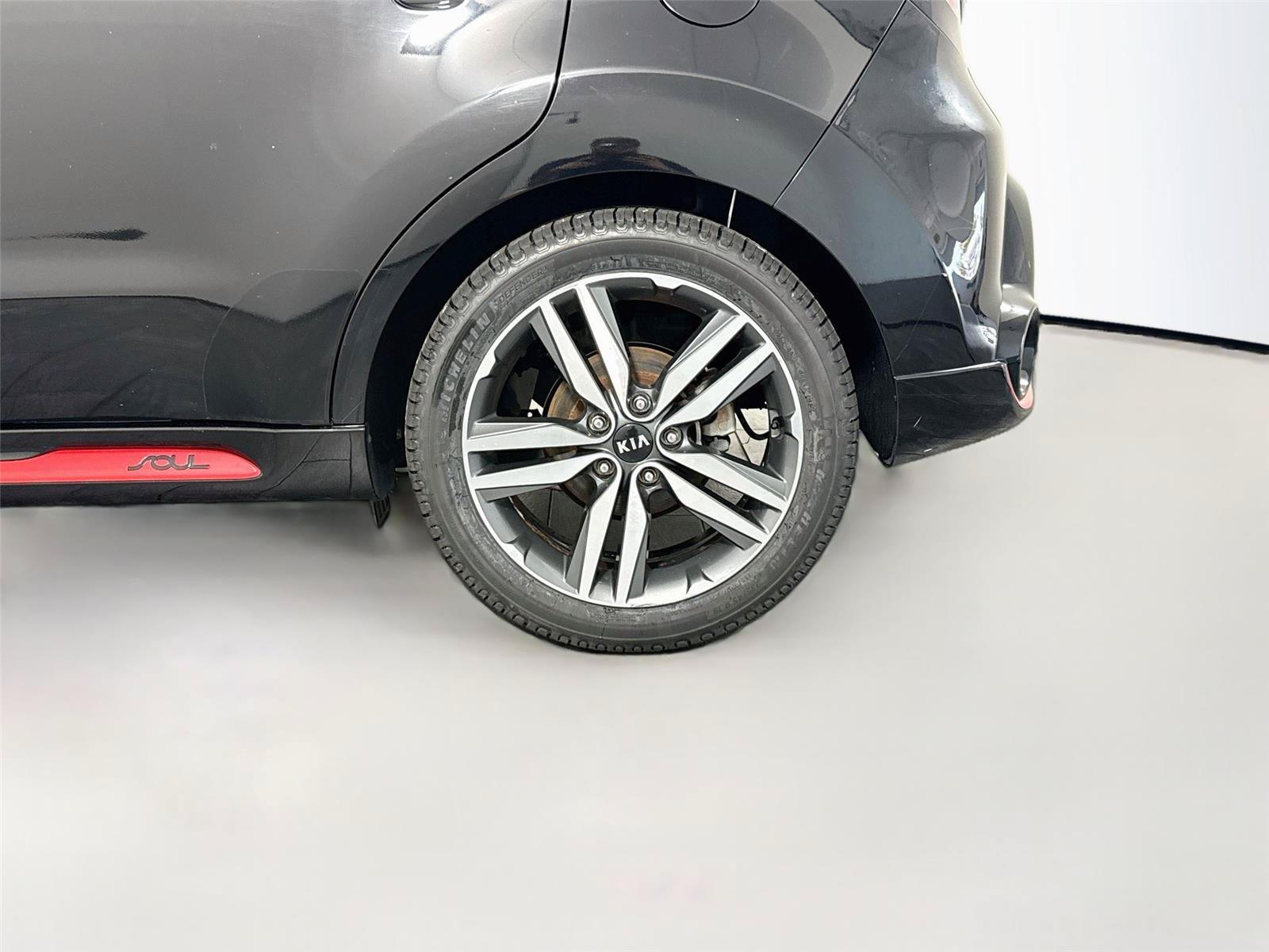 Used 2015 Kia Soul + FWD image 15