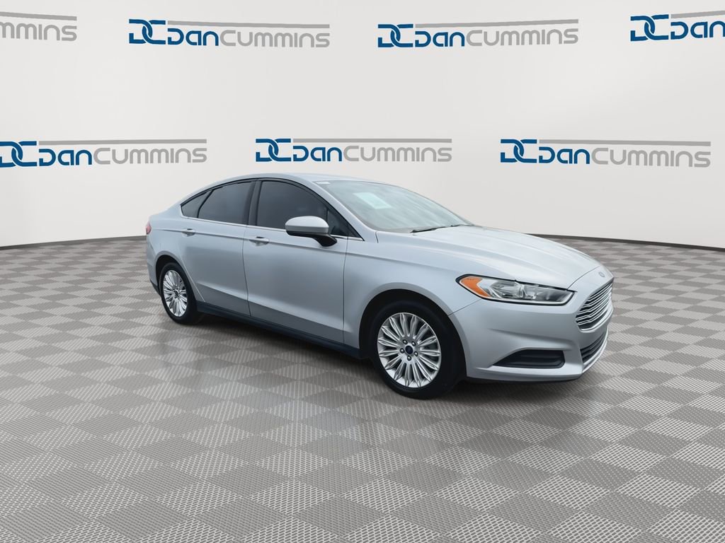 Used 2016 Ford Fusion S image 2