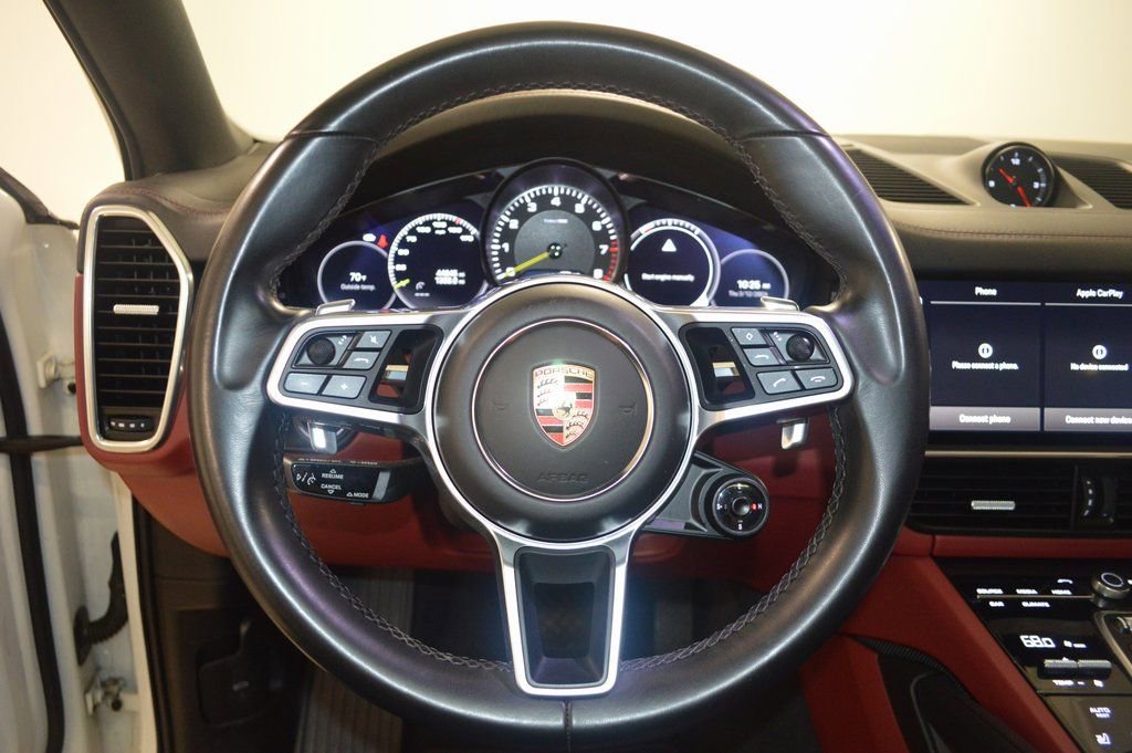 Certified 2023 Porsche Cayenne Platinum Edition image 20
