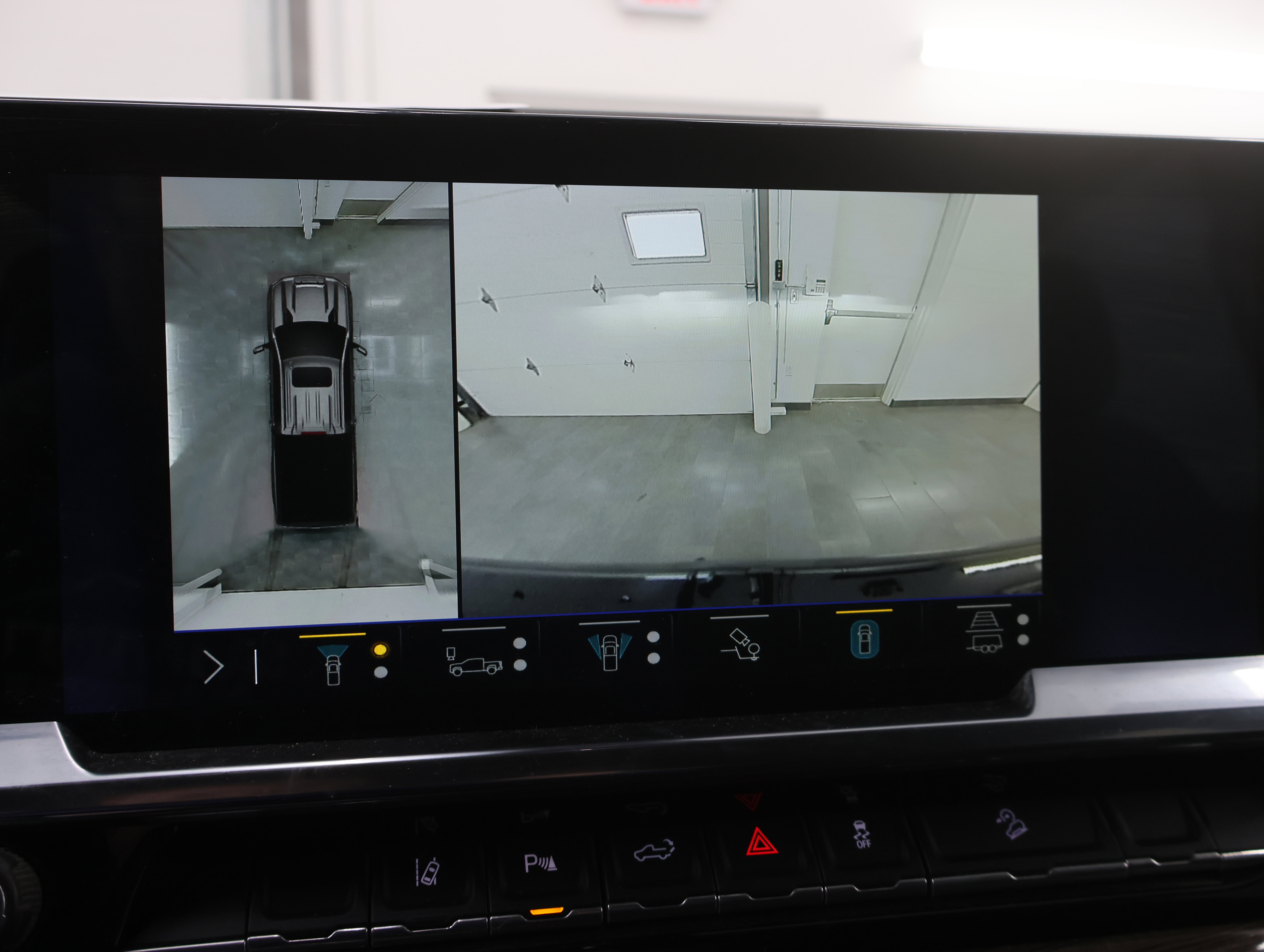 Used 2024 Chevrolet Silverado 2500 LT w/ Midnight Edition image 17