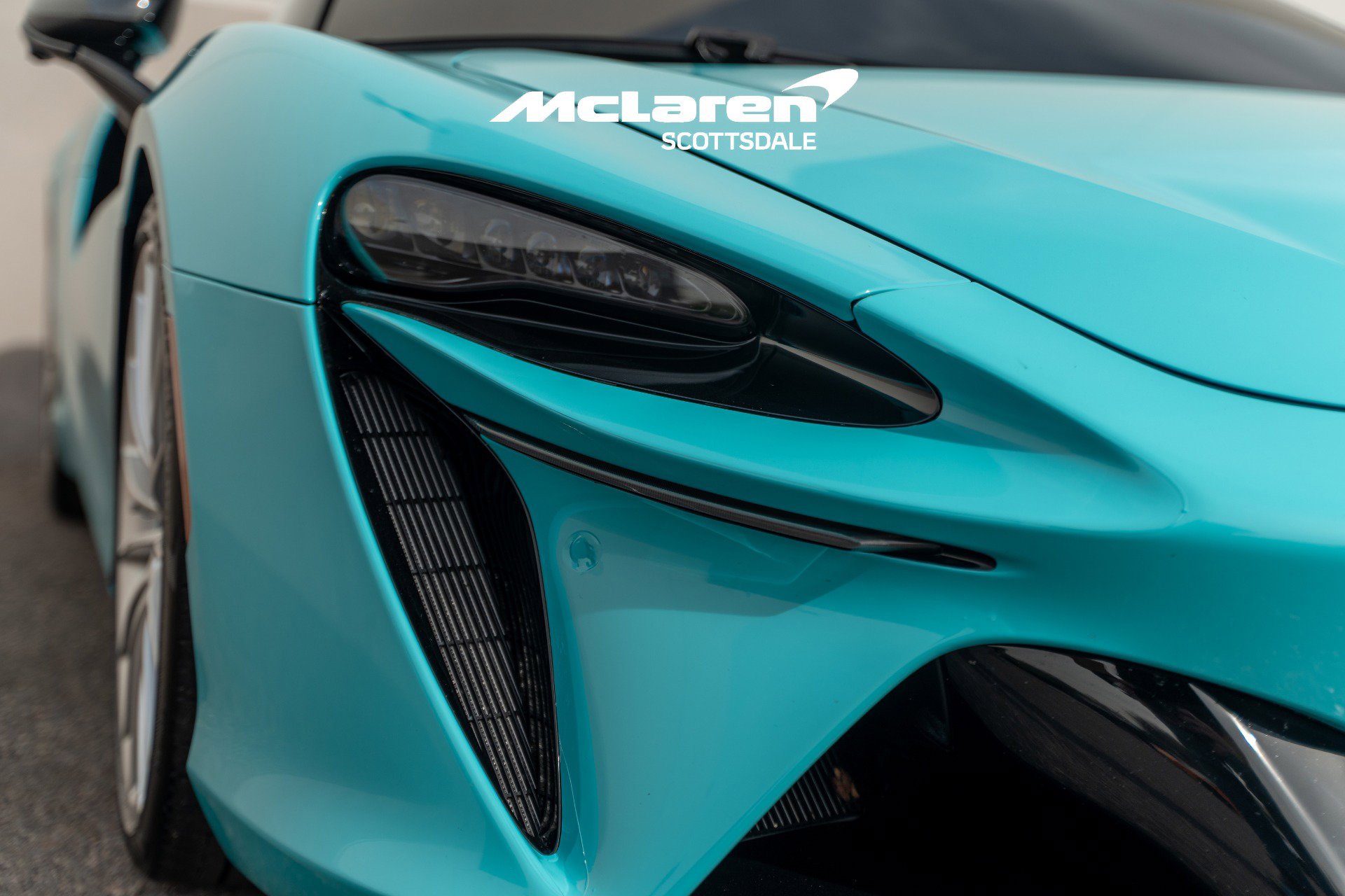 Used 2025 McLaren Artura image 11