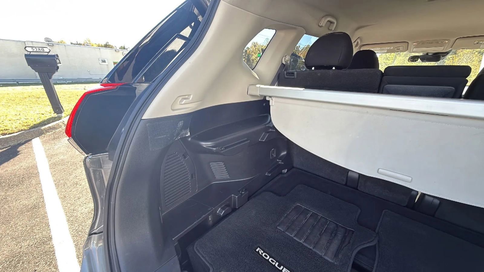 Used 2020 Nissan Rogue SV image 58