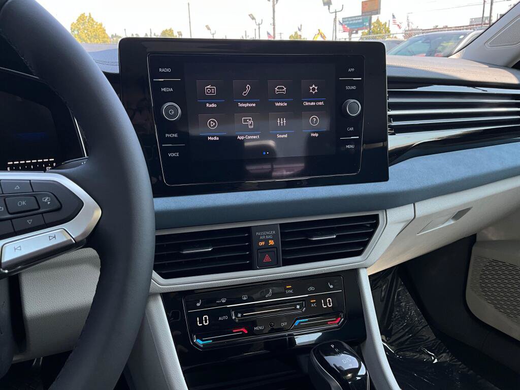 New 2026 Volkswagen Jetta SE FWD image 17