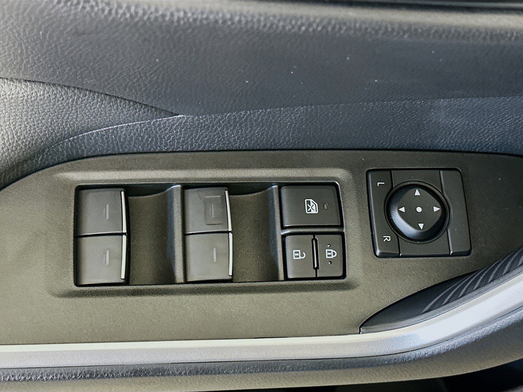 Used 2025 Toyota RAV4 XLE w/ Convenience Package image 15