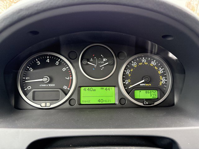 Used 2011 Land Rover LR2 HSE image 18