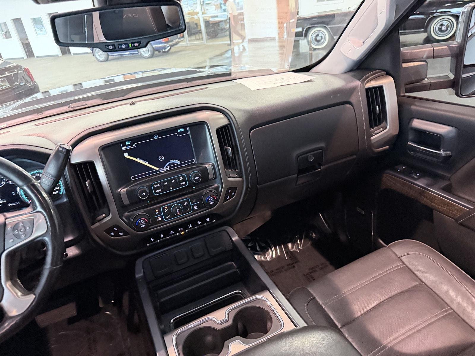 Used 2018 GMC Sierra 2500 Denali w/ Duramax Plus Package AWD/4WD image 38