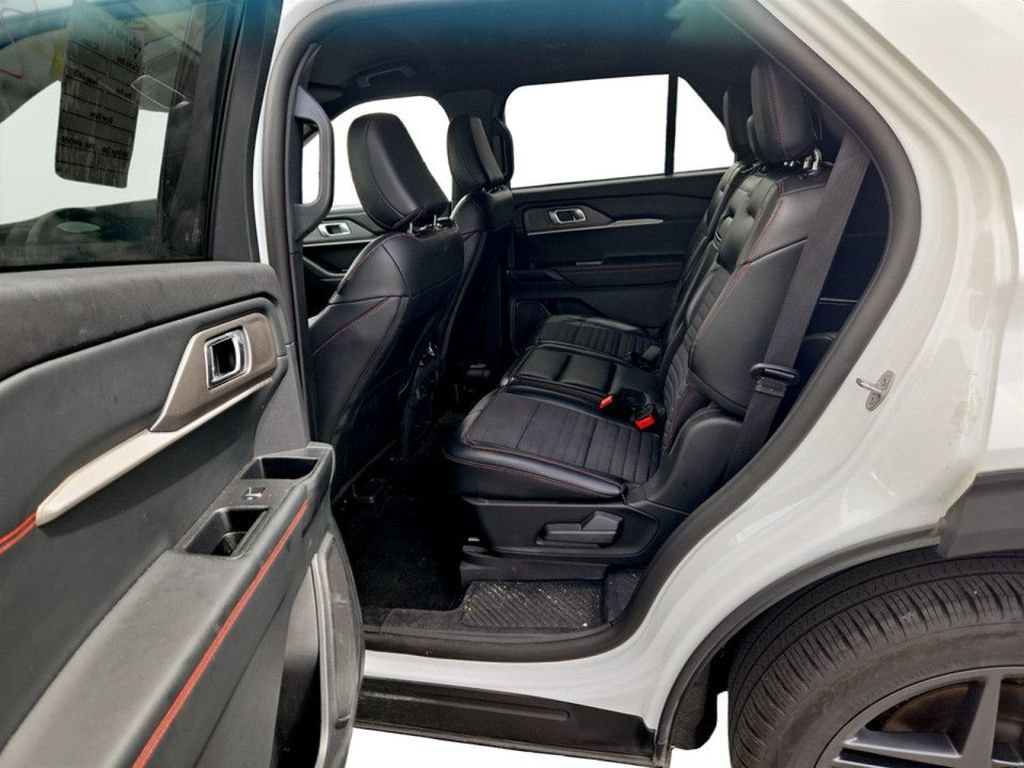 Used 2025 Ford Explorer ST-Line w/ ST-Line Street Pack AWD/4WD image 30