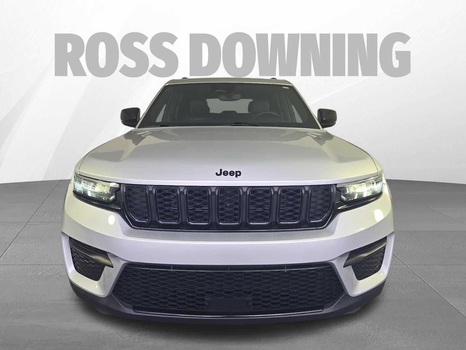 Used 2024 Jeep Grand Cherokee Altitude RWD image 2