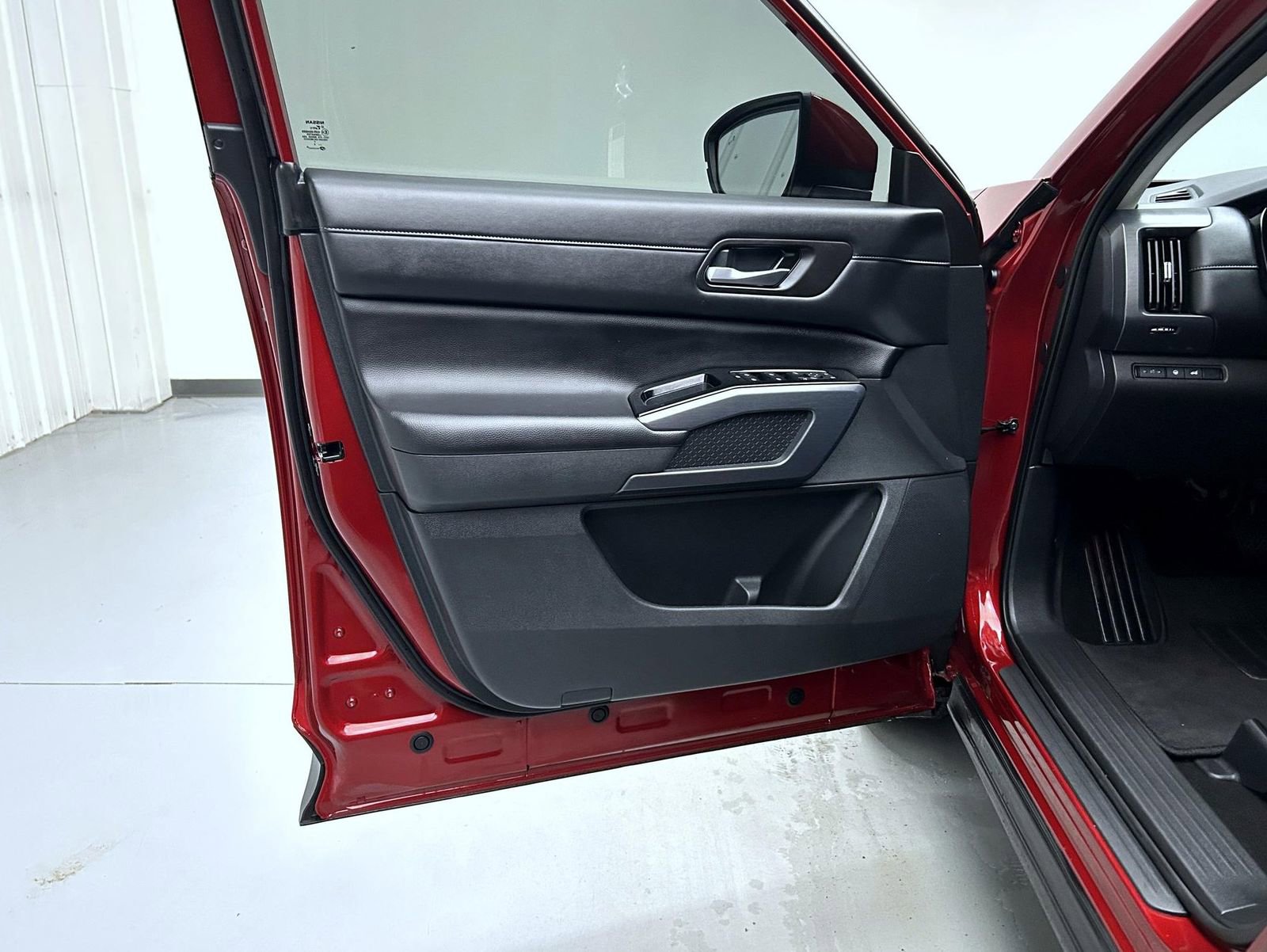 Used 2024 Nissan Pathfinder SL w/ SL Premium Package image 9