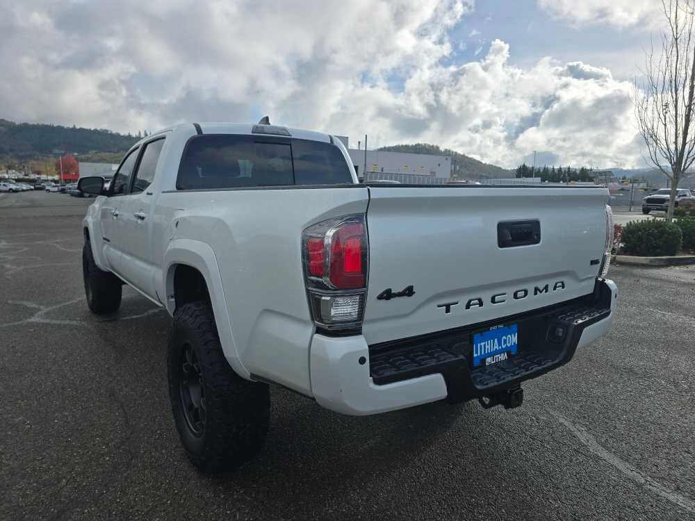 Used 2021 Toyota Tacoma Limited image 3