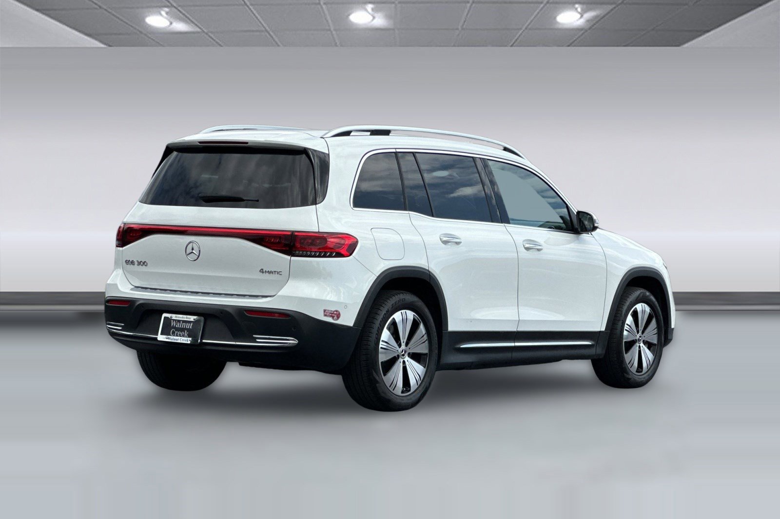 Used 2023 Mercedes-Benz EQB 300 4MATIC image 8