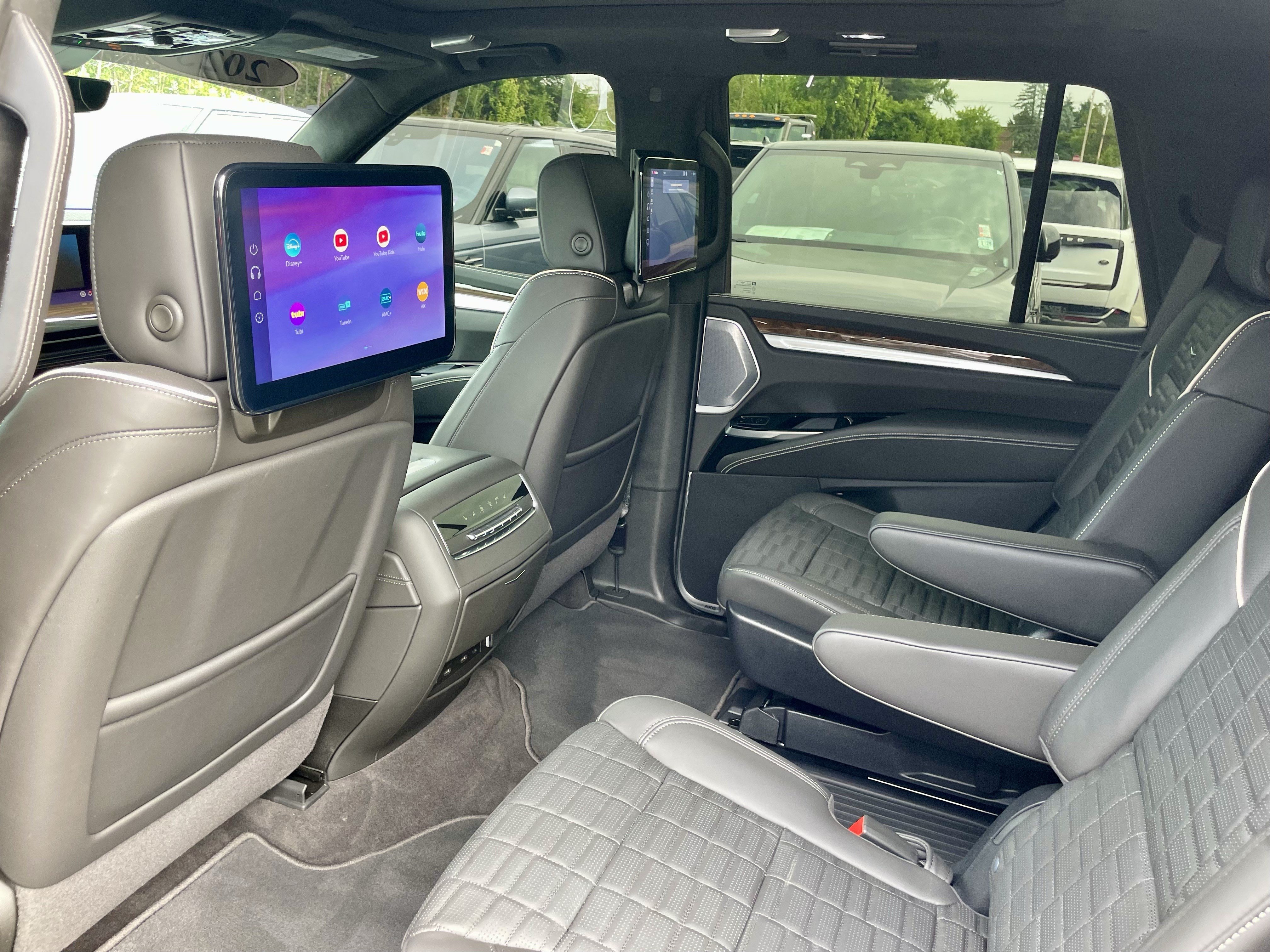 Used 2025 Cadillac Escalade Sport Platinum w/ LPO, ONYX Package AWD/4WD image 30