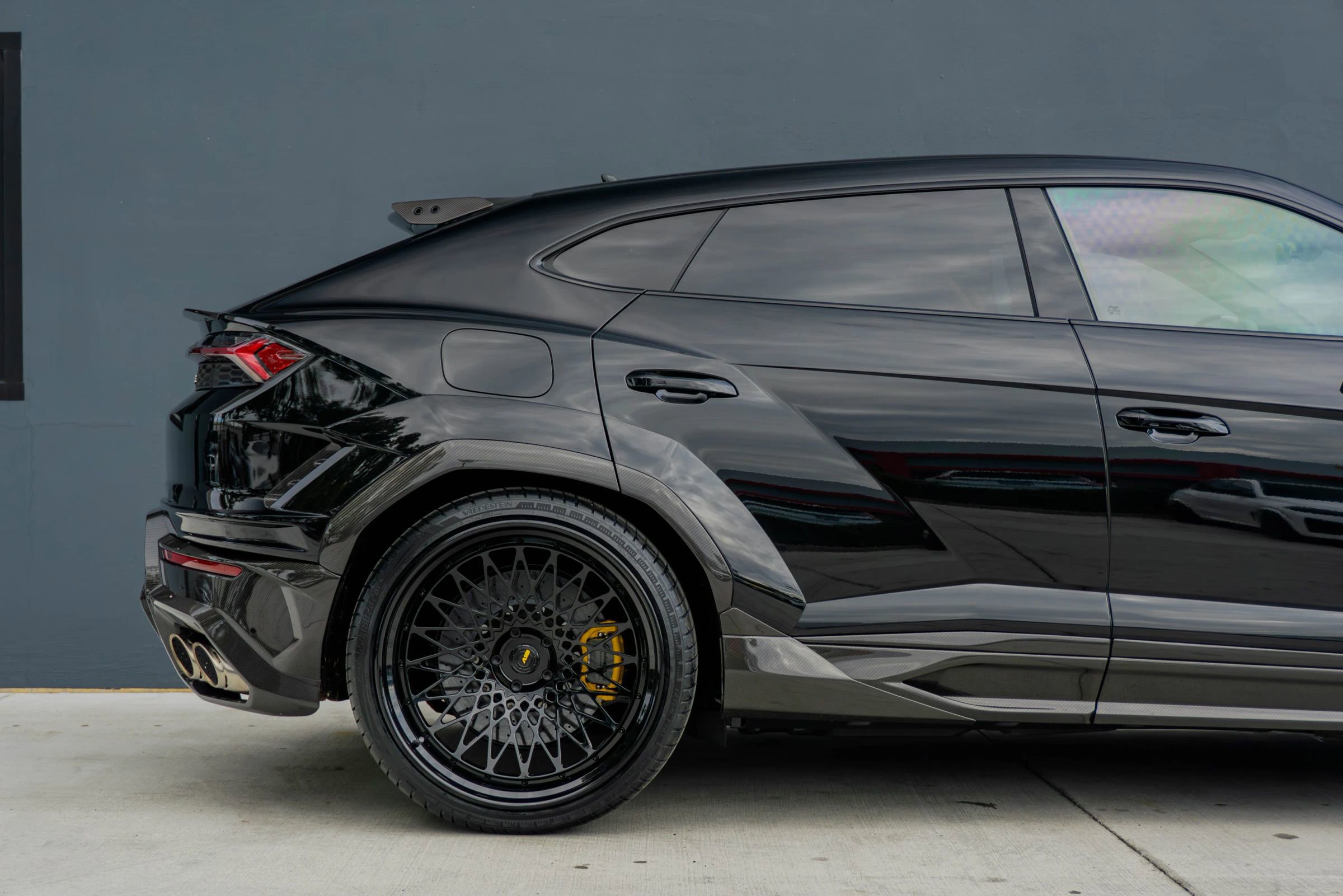 Used 2025 Lamborghini Urus SE image 39