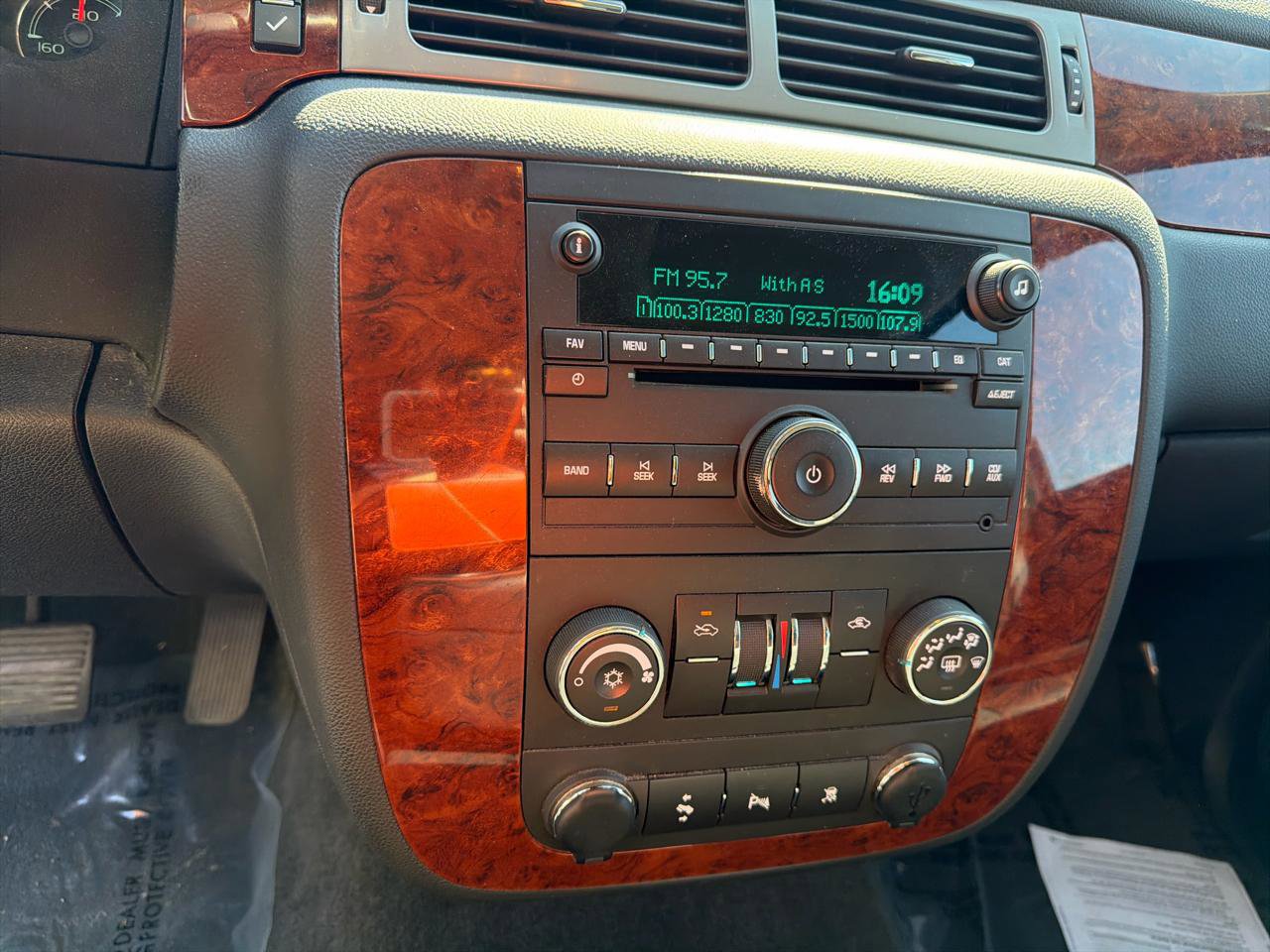 Used 2011 Chevrolet Avalanche LS w/ Convenience Package AWD/4WD image 16