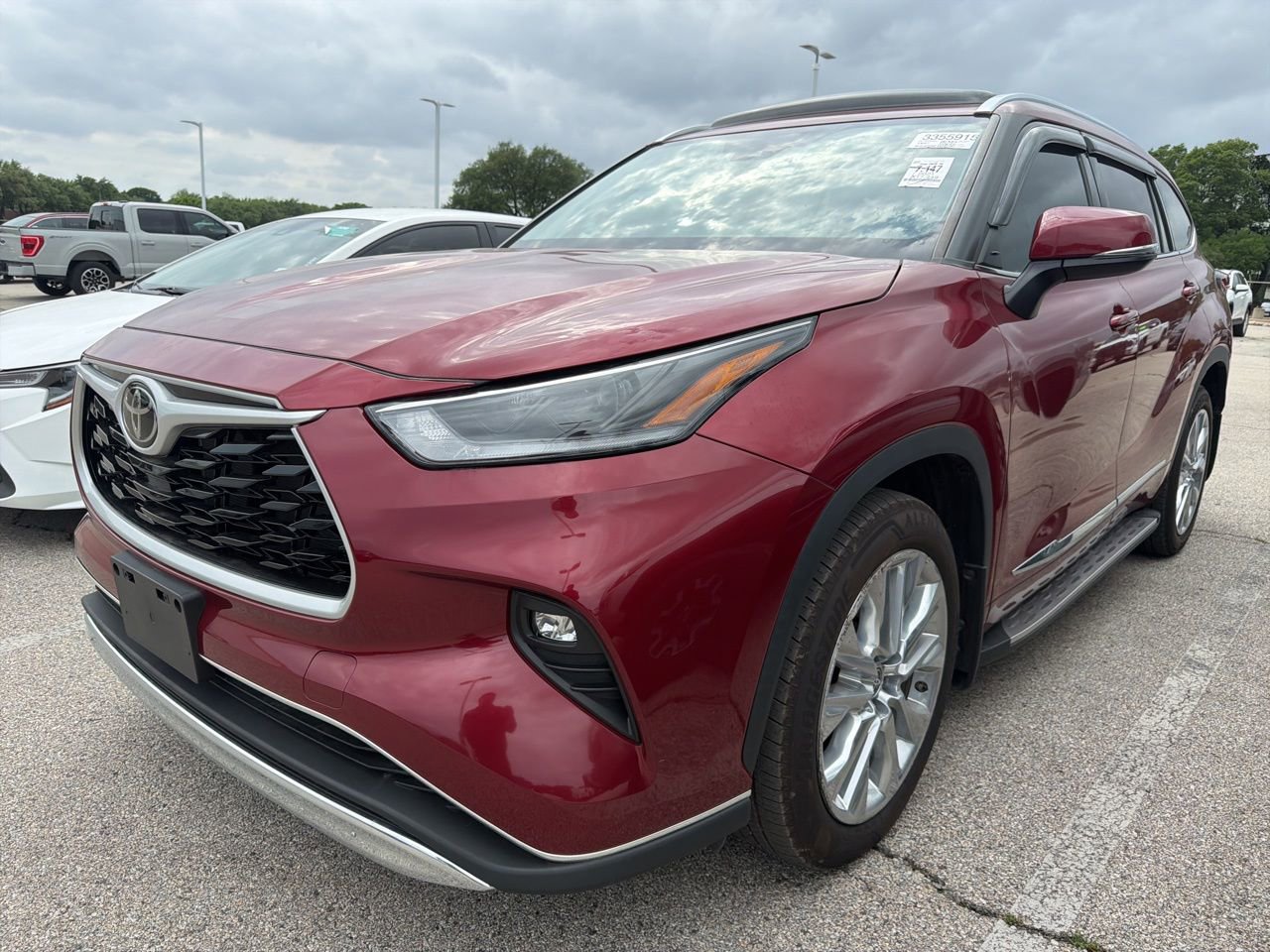 Used 2021 Toyota Highlander XLE image 1