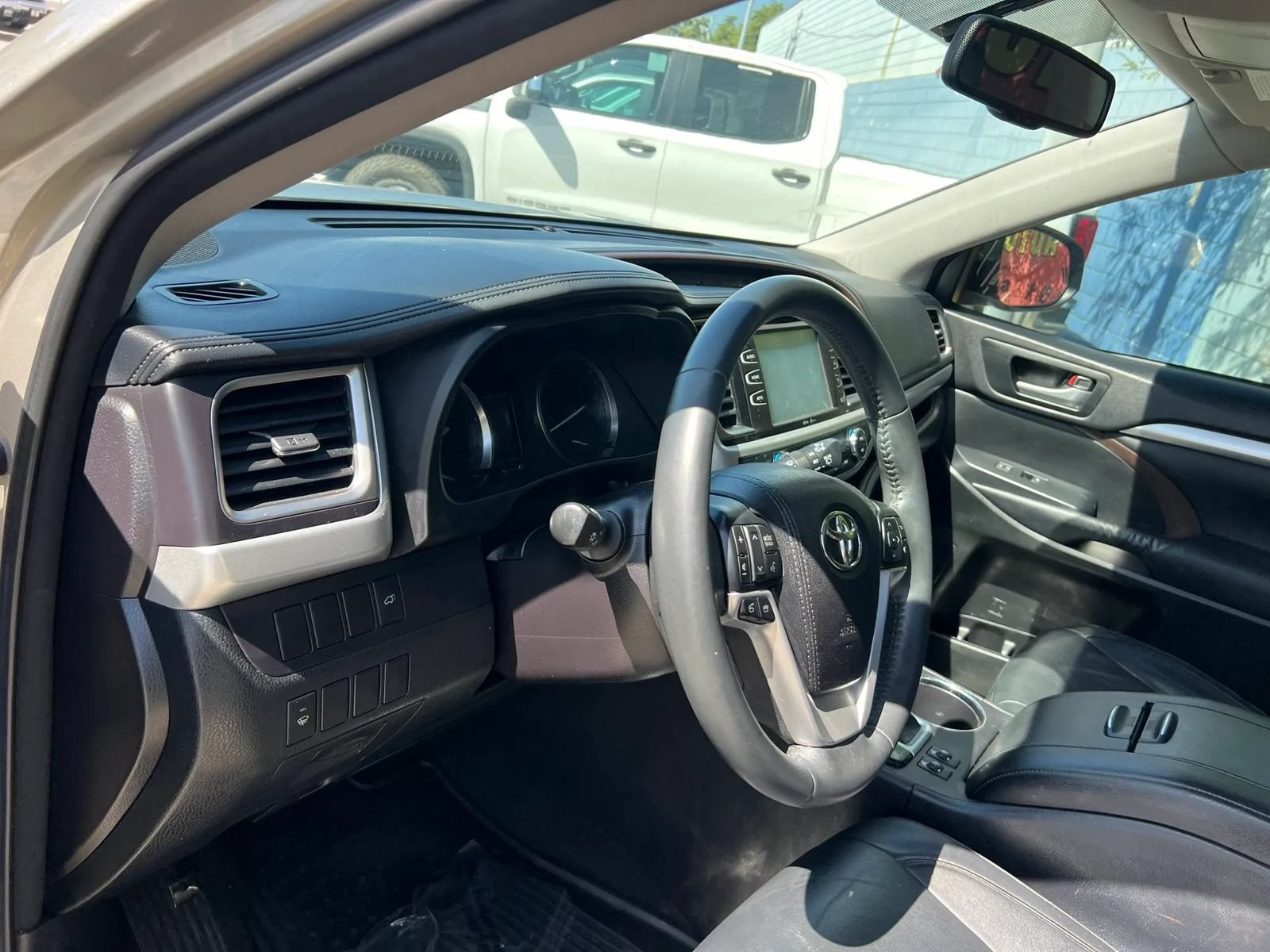 Used 2015 Toyota Highlander XLE FWD image 17
