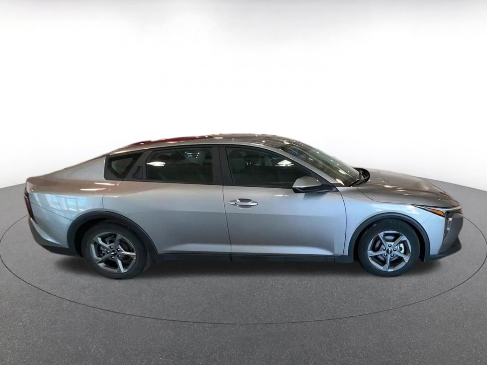 Used 2025 Kia K4 LXS image 14