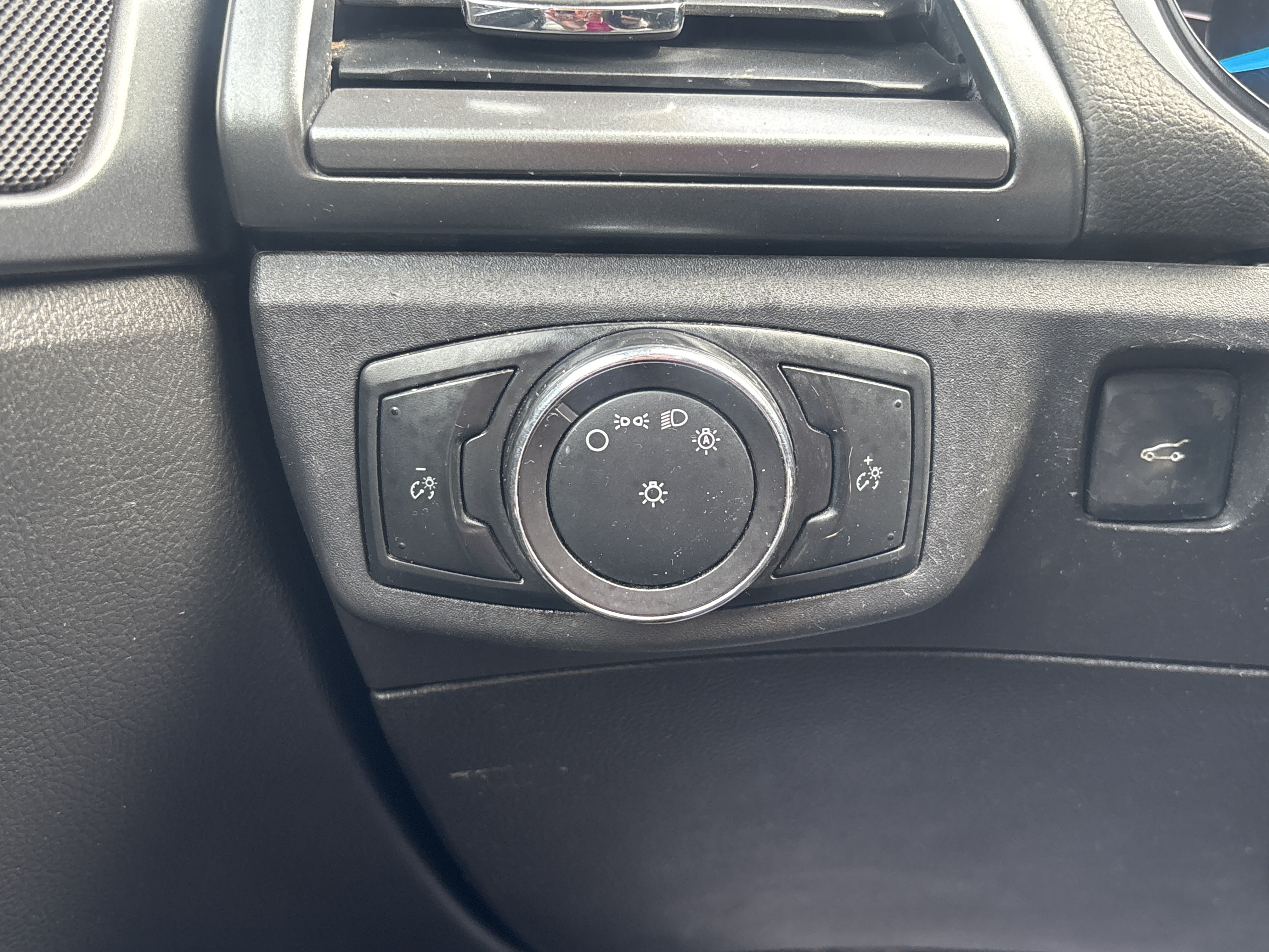 Used 2013 Ford Fusion SE FWD image 33