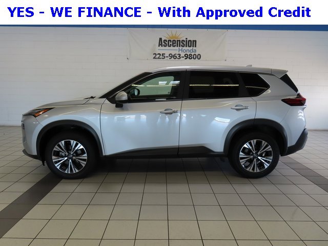 Used 2023 Nissan Rogue SV image 3