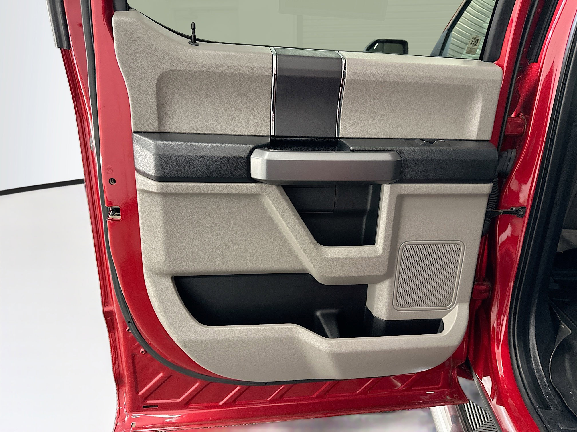 Used 2020 Ford F150 XLT image 27