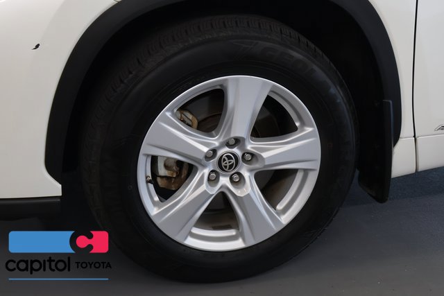 Used 2020 Toyota Highlander LE AWD/4WD image 7