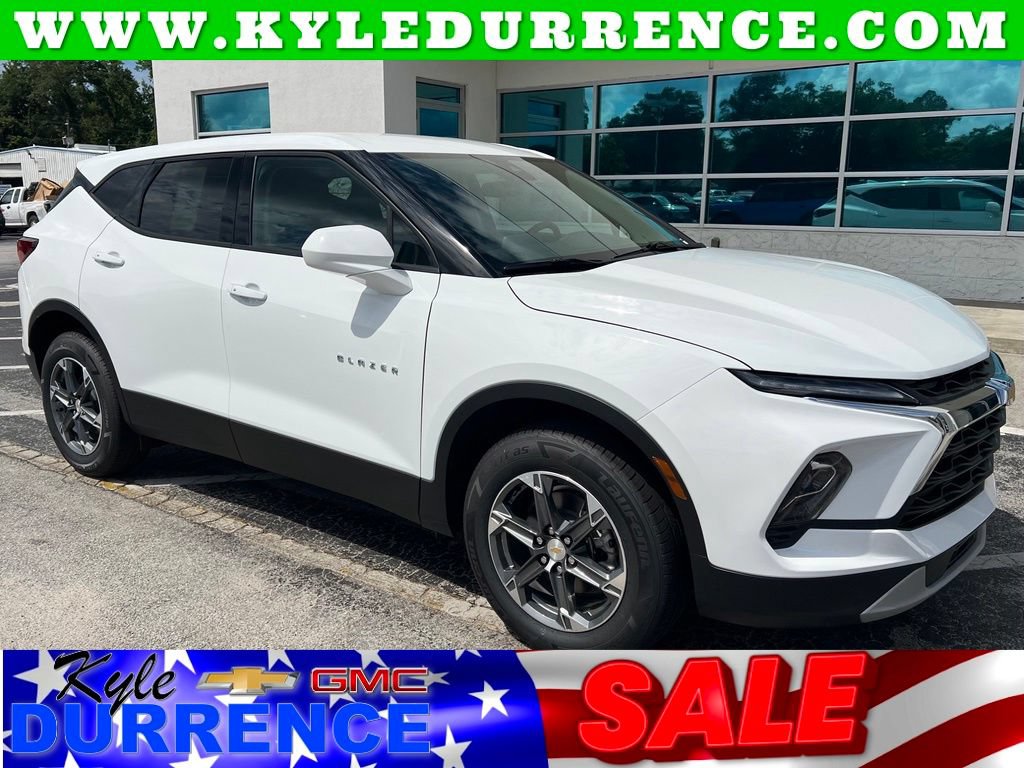 Used 2025 Chevrolet Blazer LT FWD image 1