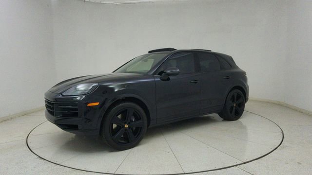 Used 2025 Porsche Cayenne w/ Premium Package image 68