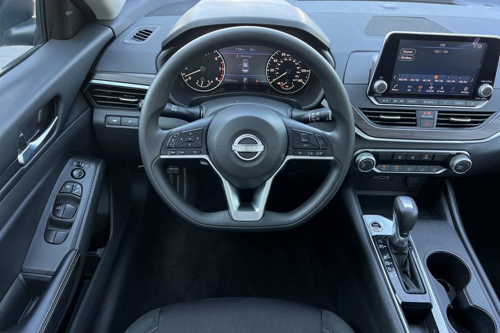 Used 2025 Nissan Altima 2.5 SV image 17