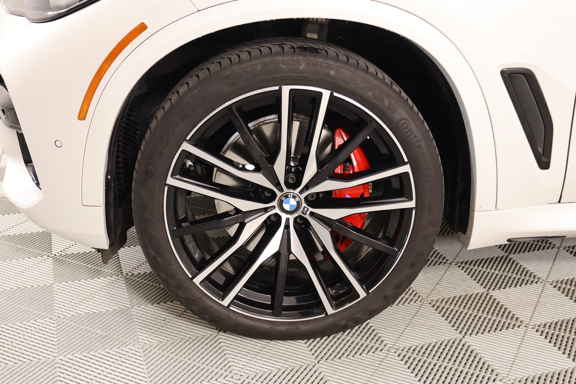 Used 2023 BMW X5 xDrive40i w/ M Sport Package image 19