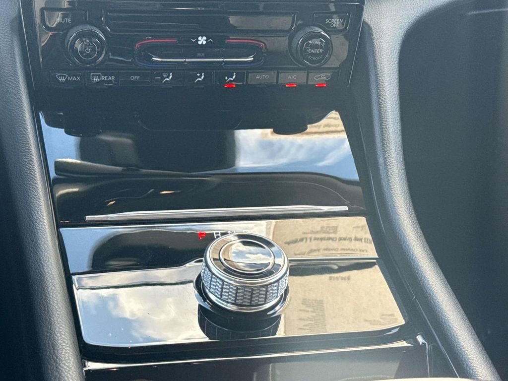 Used 2023 Jeep Grand Cherokee L Laredo image 17