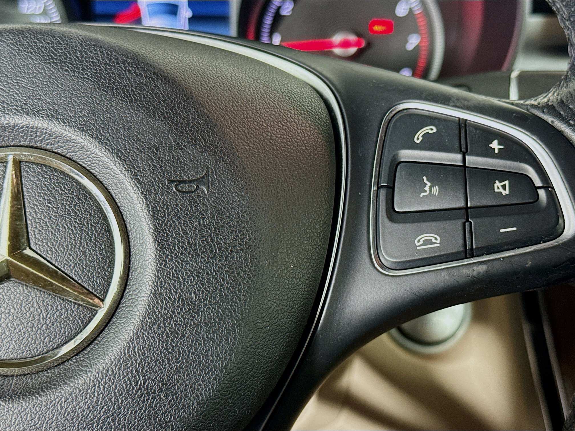 Used 2018 Mercedes-Benz GLC 300 w/ Premium Package image 13