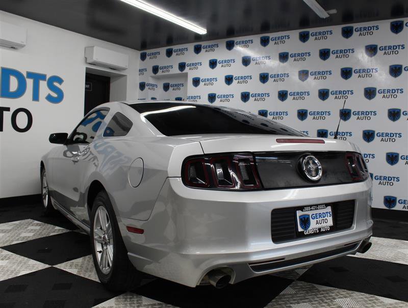 Used 2013 Ford Mustang Coupe RWD image 2