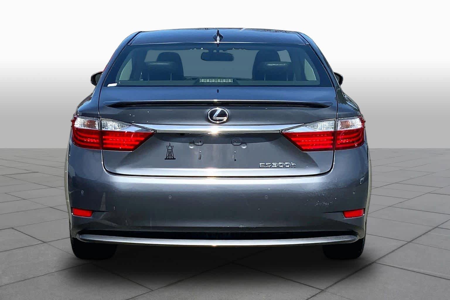 Used 2015 Lexus ES 300h w/ Navigation System Package FWD image 5