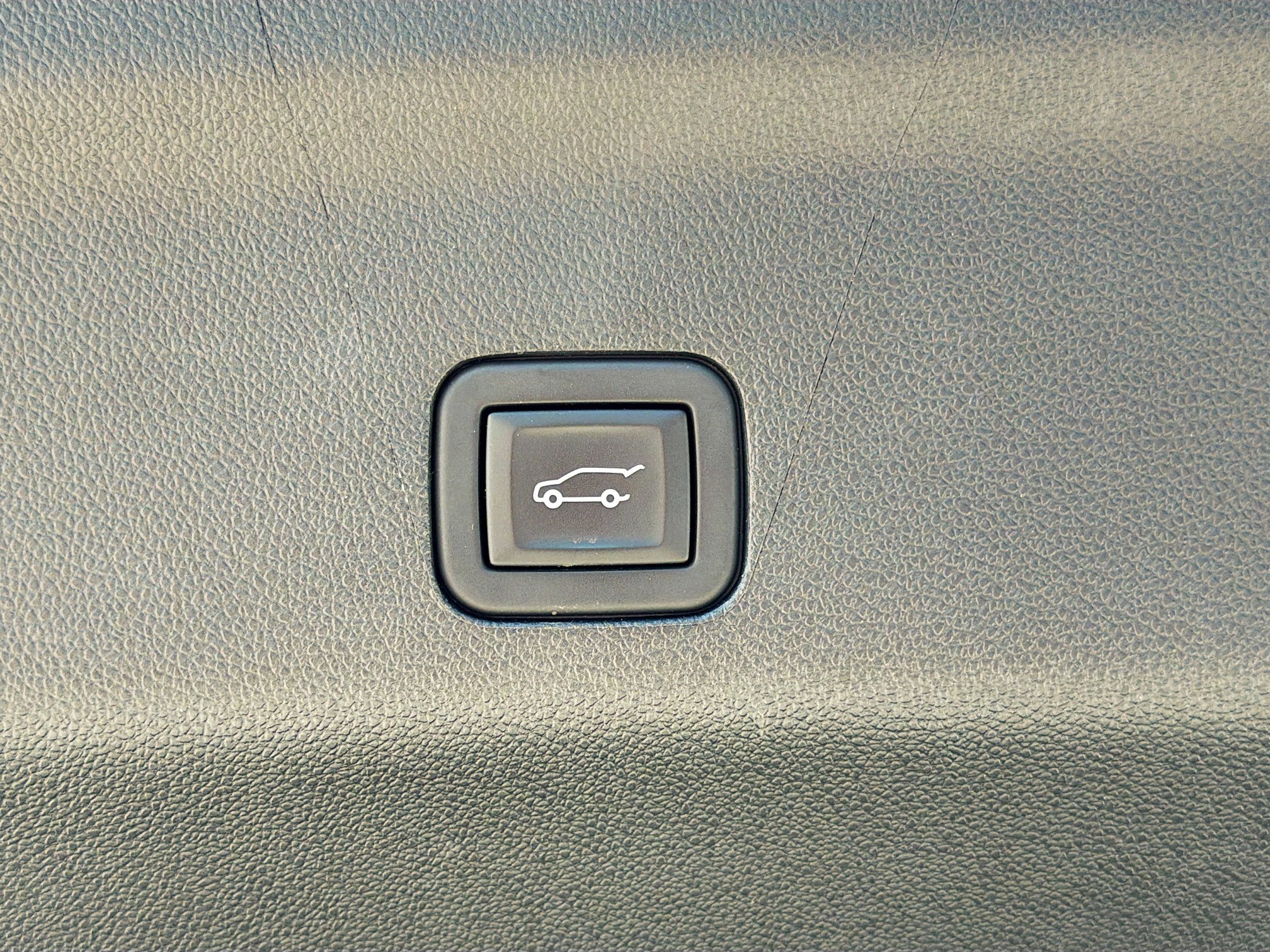 Used 2023 Chevrolet Suburban Premier image 13