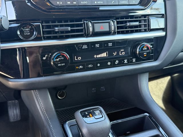 Used 2025 Nissan Pathfinder SV image 21