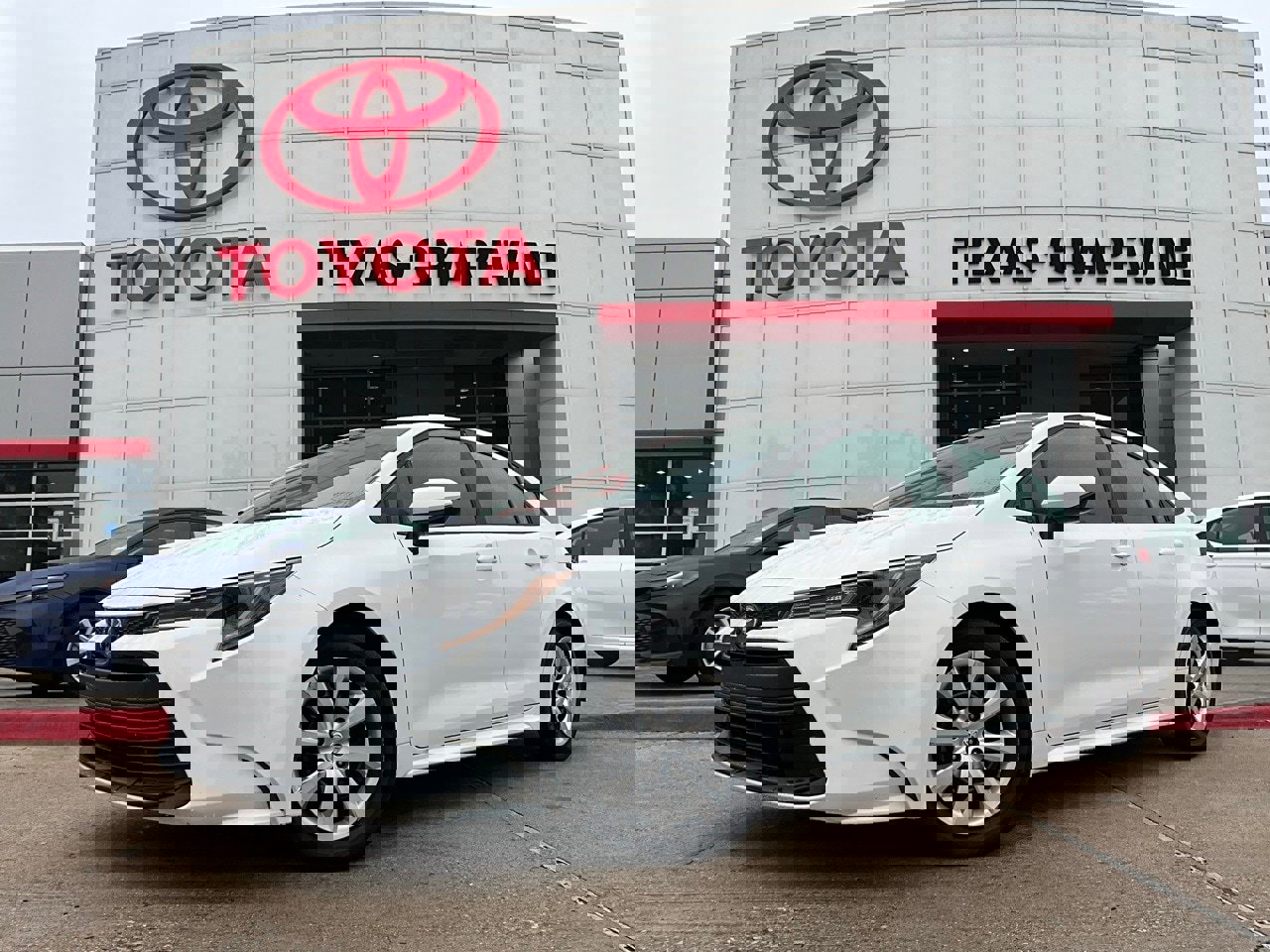 Used 2024 Toyota Corolla LE image 2