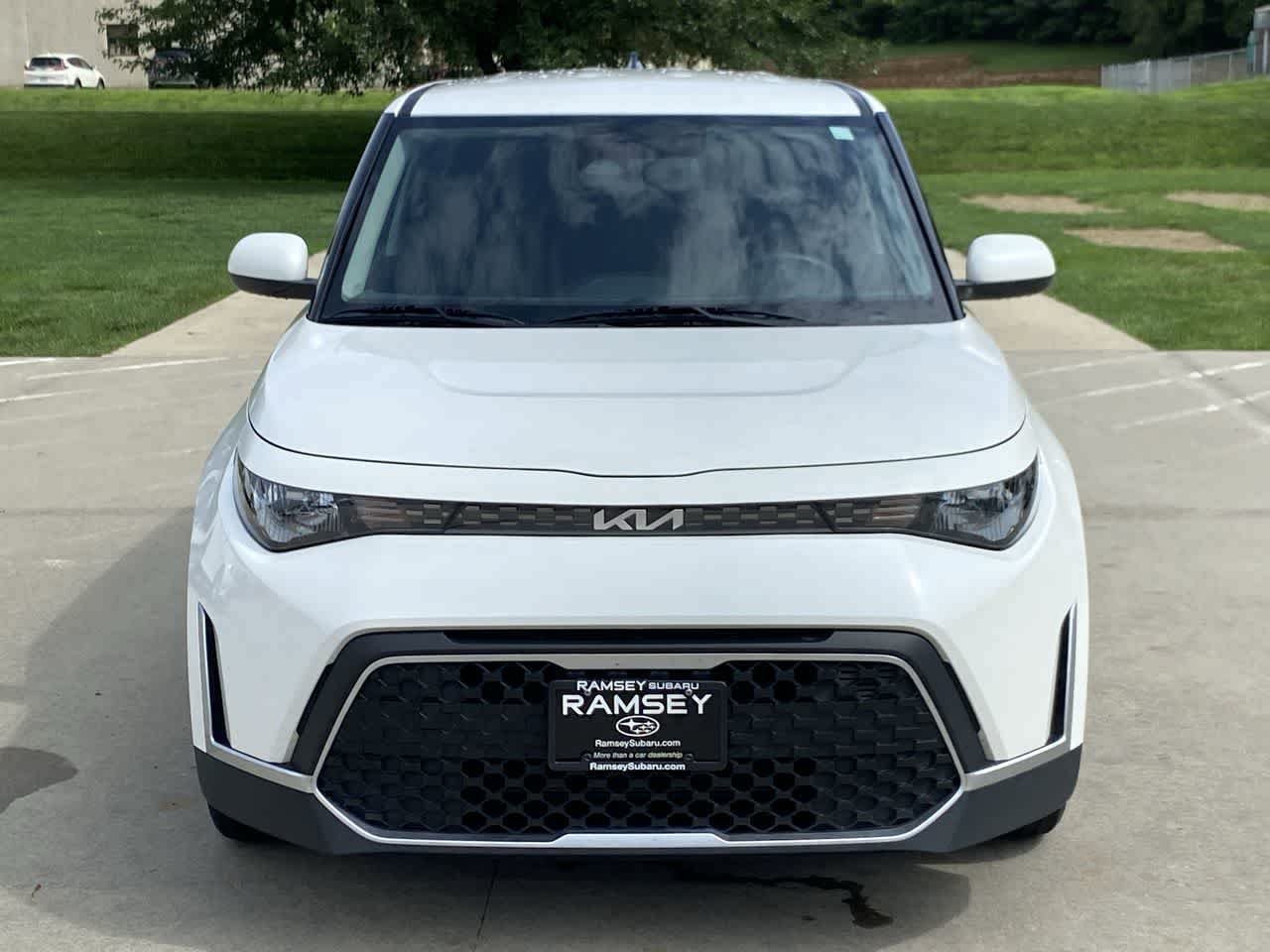 Used 2023 Kia Soul LX w/ LX Technology Package FWD image 9