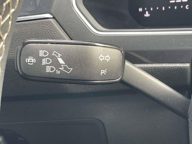 Certified 2023 Volkswagen Tiguan SE R-Line FWD image 24