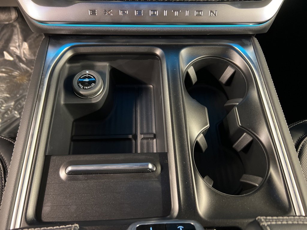 New 2026 Ford Expedition Platinum image 15