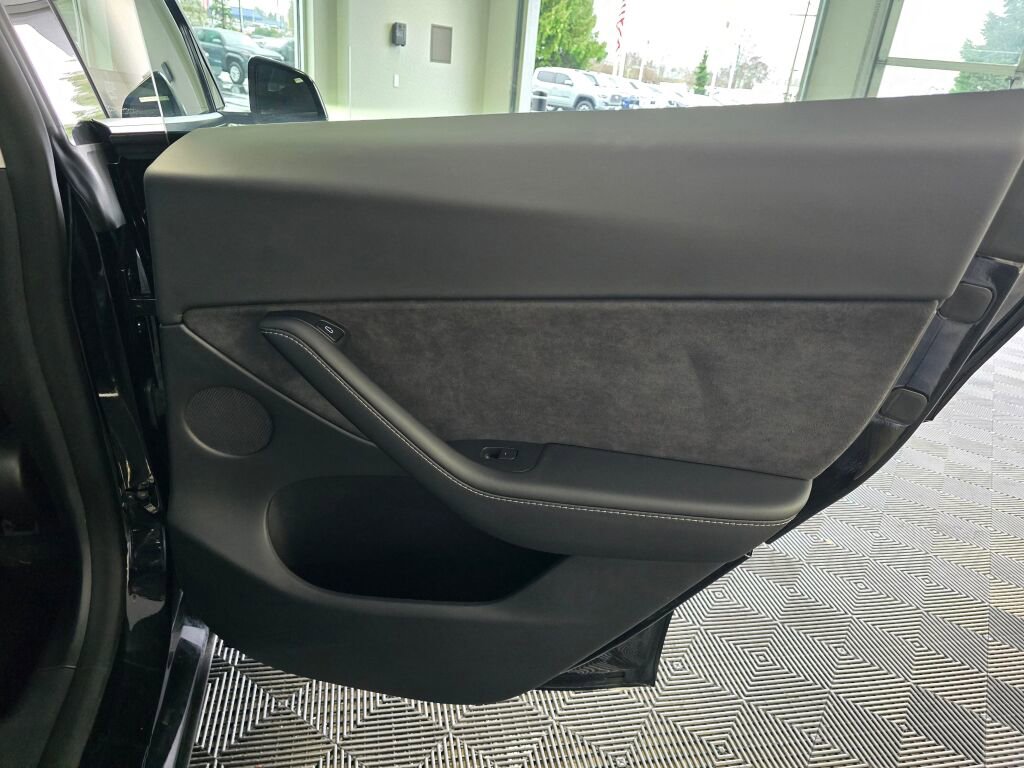 Used 2021 Tesla Model Y Long Range image 44