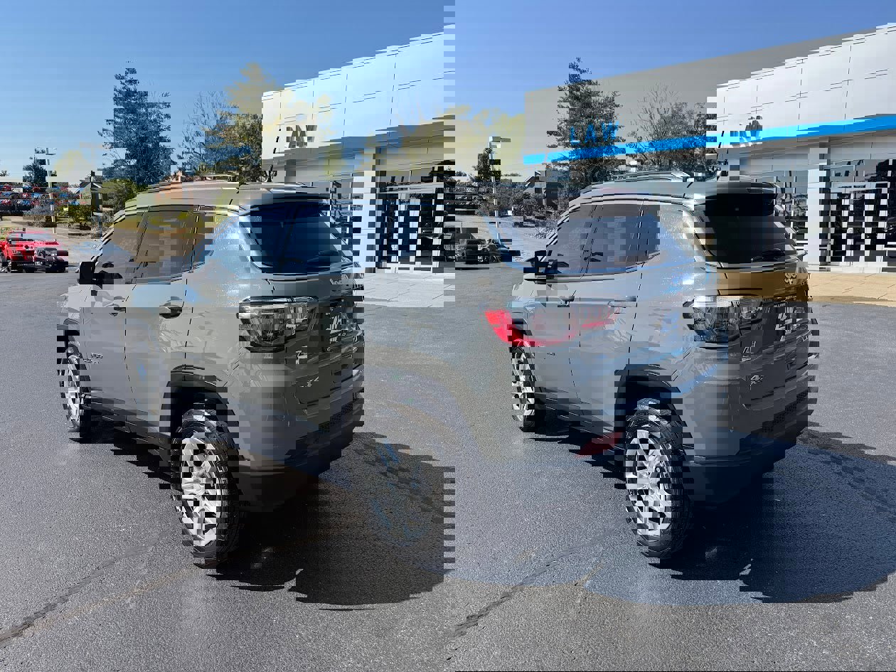 Used 2023 Jeep Compass Latitude image 7